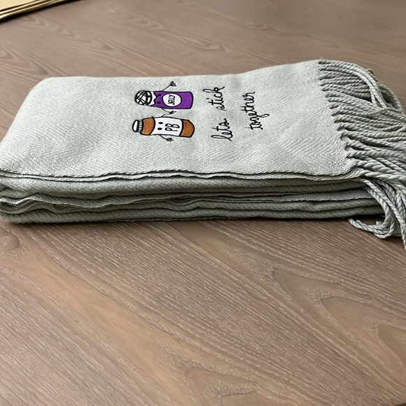 Never Used Couch Throw - Picture 4 of 4